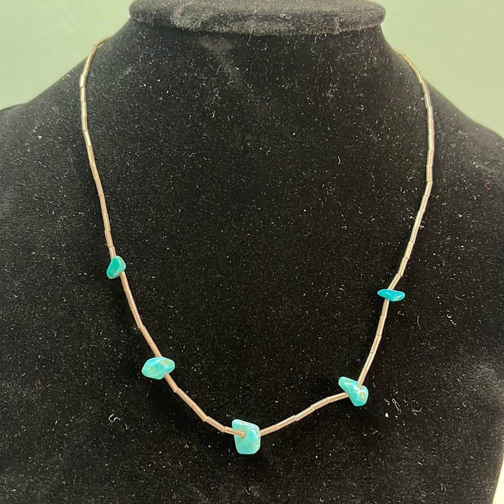 N30. Turquoise and silver necklace.